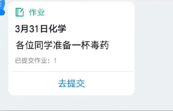 轻松一刻：正打球呢大叔突然掏出来，小伙看懵了…