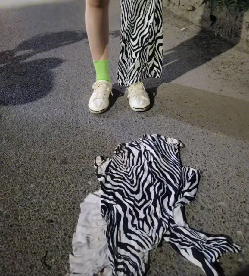 “这不是内衣,这是口罩!”口罩掉地上引发的社死现场… “这不是内衣,这是口罩!”口罩掉地上引发的社死现场…