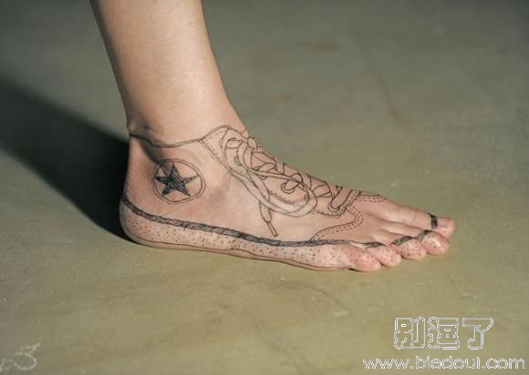 刚买的匡威真皮鞋 刚买的匡威真皮鞋