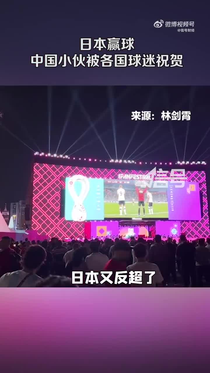 轻松一刻：好家伙，这女孩子是在想入菲菲啊！