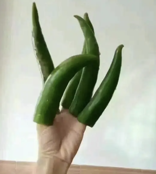 轻松一刻：好家伙，这女孩子是在想入菲菲啊！