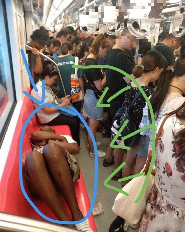 “请大声的用普通话告诉我,这东西在你老家叫什么?” “请大声的用普通话告诉我,这东西在你老家叫什么?”