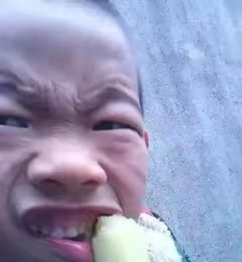 “有哪些你无意间发现的秘密呢？”网友：亲生的才敢这么玩啊