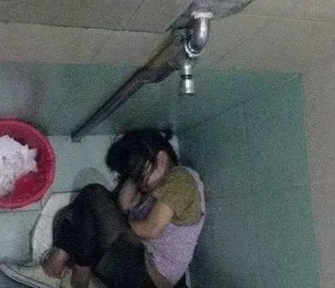 “有哪些你无意间发现的秘密呢？”网友：亲生的才敢这么玩啊