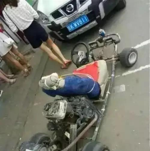 “有哪些你无意间发现的秘密呢？”网友：亲生的才敢这么玩啊