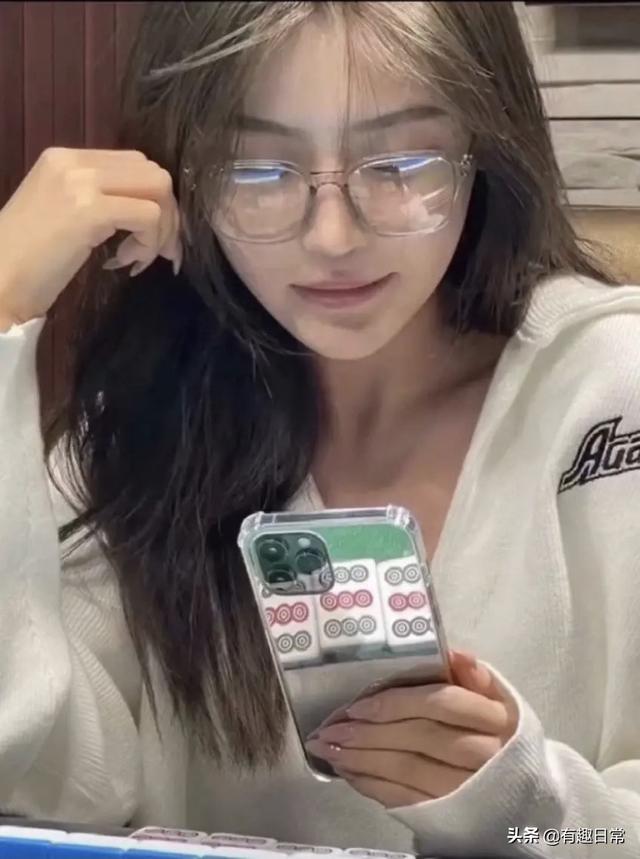 跟小姐姐相亲,我却看上她闺蜜,我该怎么选择?哈哈哈 跟小姐姐相亲,我却看上她闺蜜,我该怎么选择?哈哈哈