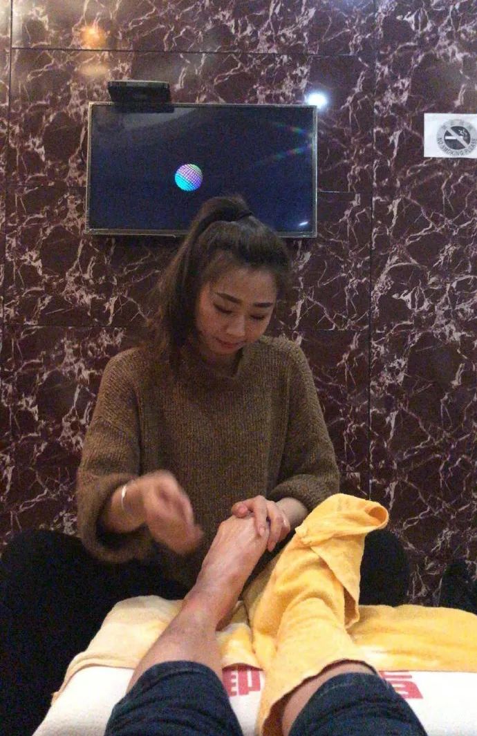 女技师照片的背后,隐藏着什么样的秘密 女技师照片的背后,隐藏着什么样的秘密
