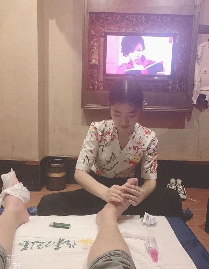 女技师照片的背后,隐藏着什么样的秘密 女技师照片的背后,隐藏着什么样的秘密