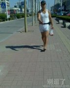 赤脚走路的人。。 赤脚走路的人。。