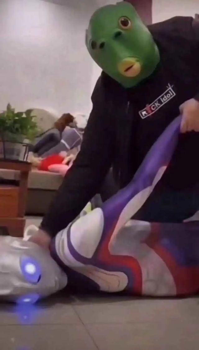 手滑把男朋友的表情包,发给暧昧对象……哈哈哈哈哈哈窒息了! 手滑把男朋友的表情包,发给暧昧对象……哈哈哈哈哈哈窒息了!