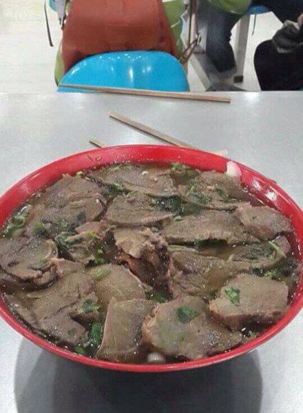 这还是一碗牛肉面吗， 我真的不敢相信。