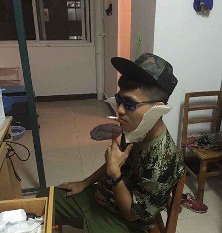 这超大的创可贴看着真不错! 这超大的创可贴看着真不错!