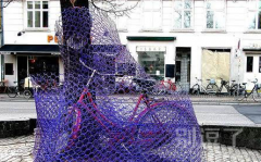 看你还偷我的自行车 看你还偷我的自行车