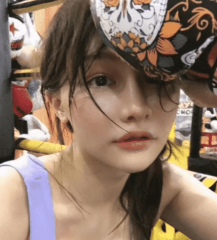 女友发自拍说刚做完运动,看她的脸色应该没有骗我,毕竟流了这么多的汗!哈哈哈 女友发自拍说刚做完运动,看她的脸色应该没有骗我,毕竟流了这么多的汗!哈哈哈