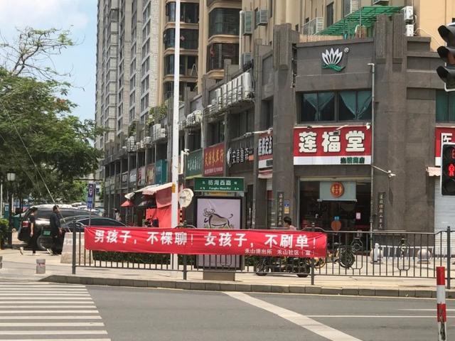 “听说你挺骚的?”大型撩妹翻车现场…太尴尬了 “听说你挺骚的?”大型撩妹翻车现场…太尴尬了
