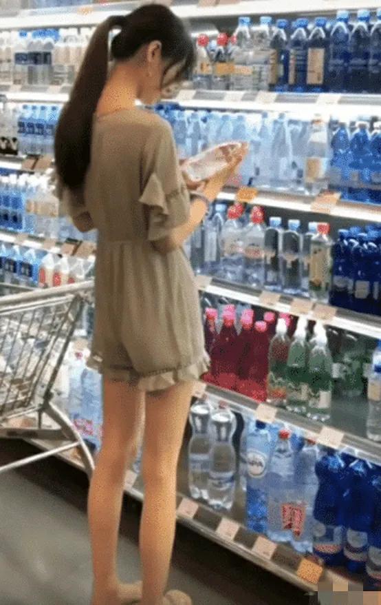 我很好奇穿这种衣服怎么上厕所的?评论区脑洞大开 我很好奇穿这种衣服怎么上厕所的?评论区脑洞大开