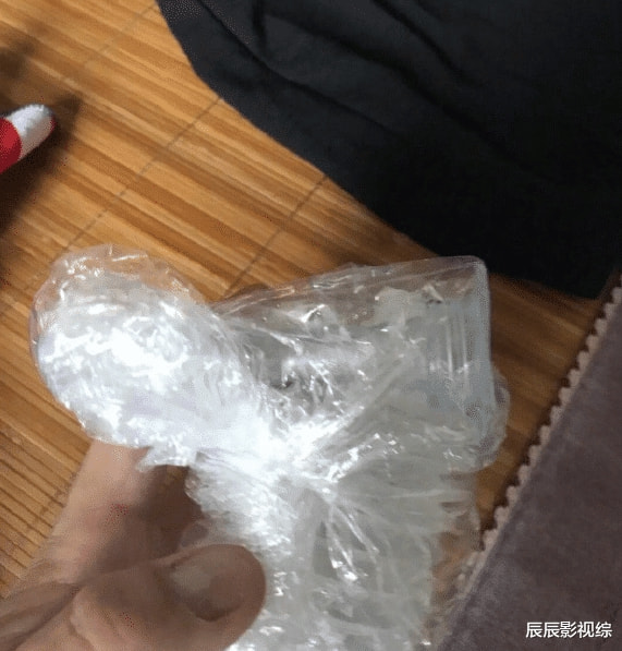 “从女票包里翻出来的,感觉没那么简单!”哈哈哈信息量有点大! “从女票包里翻出来的,感觉没那么简单!”哈哈哈信息量有点大!