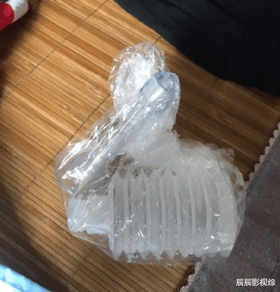 “从女票包里翻出来的,感觉没那么简单!”哈哈哈信息量有点大! “从女票包里翻出来的,感觉没那么简单!”哈哈哈信息量有点大!