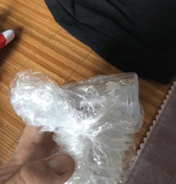 “从女票包里翻出来的,感觉没那么简单...”哇哈哈哈,信息量有点大~ “从女票包里翻出来的,感觉没那么简单...”哇哈哈哈,信息量有点大~