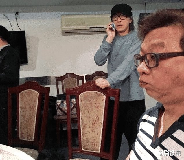 “可以在朋友圈‘装X’的图片，拿走不用谢～”哈哈哈哈哈哈~~