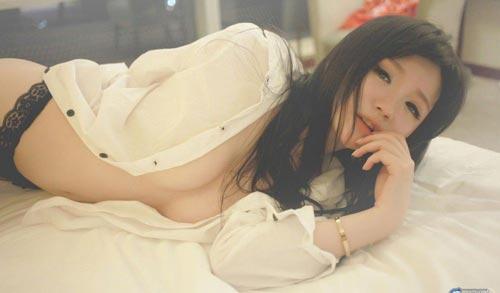 晚上打开灯竟然发现了小姨子在我的床上! 晚上打开灯竟然发现了小姨子在我的床上!