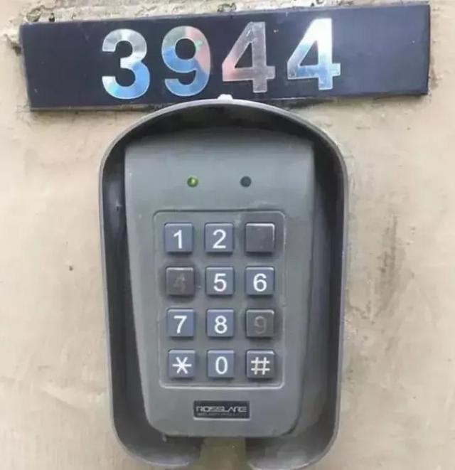 搞笑图片:老爸把他的秘书介绍给我,我觉得很不合适 搞笑图片:老爸把他的秘书介绍给我,我觉得很不合适