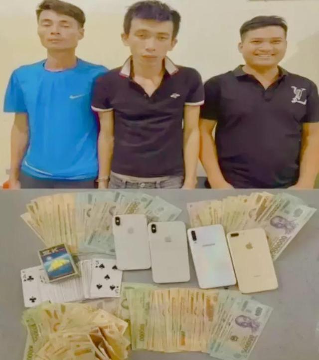 搞笑图片:老爸把他的秘书介绍给我,我觉得很不合适 搞笑图片:老爸把他的秘书介绍给我,我觉得很不合适