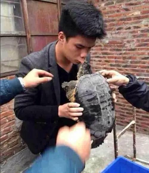 搞笑:女朋友肚子这里疼,有没有老中医知道这是怎么回事 搞笑:女朋友肚子这里疼,有没有老中医知道这是怎么回事