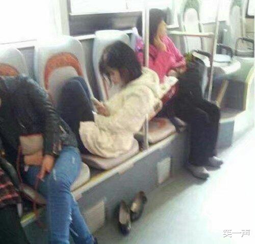 女友同学聚会回来,大家看看这是怎么回事呢?哈哈哈哈,网友的评论很正确啊! 女友同学聚会回来,大家看看这是怎么回事呢?哈哈哈哈,网友的评论很正确啊!