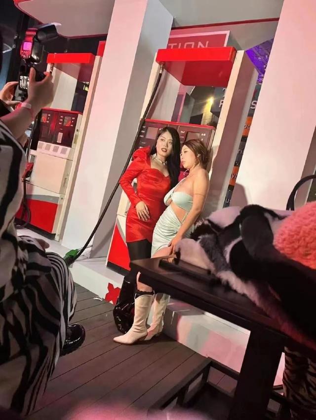 “网红P图可以有多离谱?”网友:再也不敢相信网上的美女了 “网红P图可以有多离谱?”网友:再也不敢相信网上的美女了