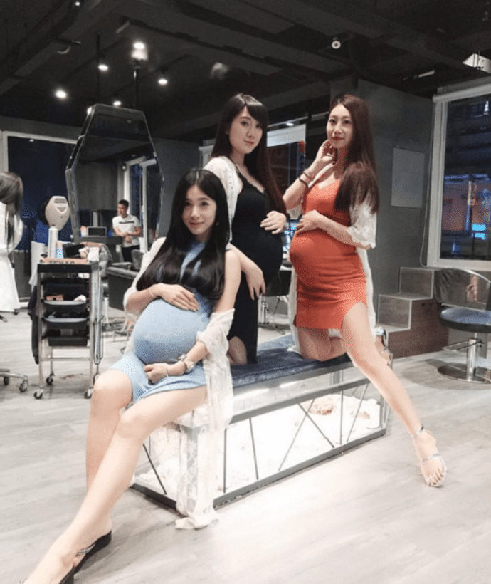 “兄弟把我女友抢了,于是我加了他姐微信...”剧情发展太搞笑了!哇哈哈哈哈~ “兄弟把我女友抢了,于是我加了他姐微信...”剧情发展太搞笑了!哇哈哈哈哈~