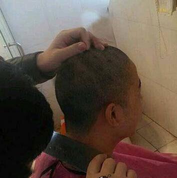 理发师天生就是个刽子手！