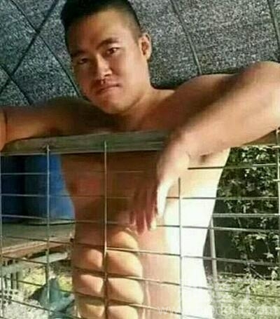 一个哥们的身材。。 一个哥们的身材。。