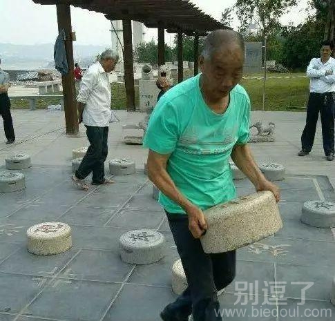 既锻炼体力又锻炼脑力