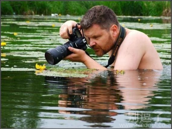 敬业的摄影师,拍什么呢 敬业的摄影师,拍什么呢