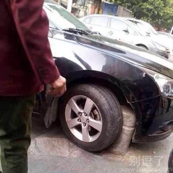 这样的停车技术不一般啊