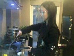 这是怕脸毁了容啊 这是怕脸毁了容啊