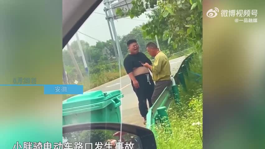 轻松一刻：女同事身体卡进椅子了，该如何取出来？