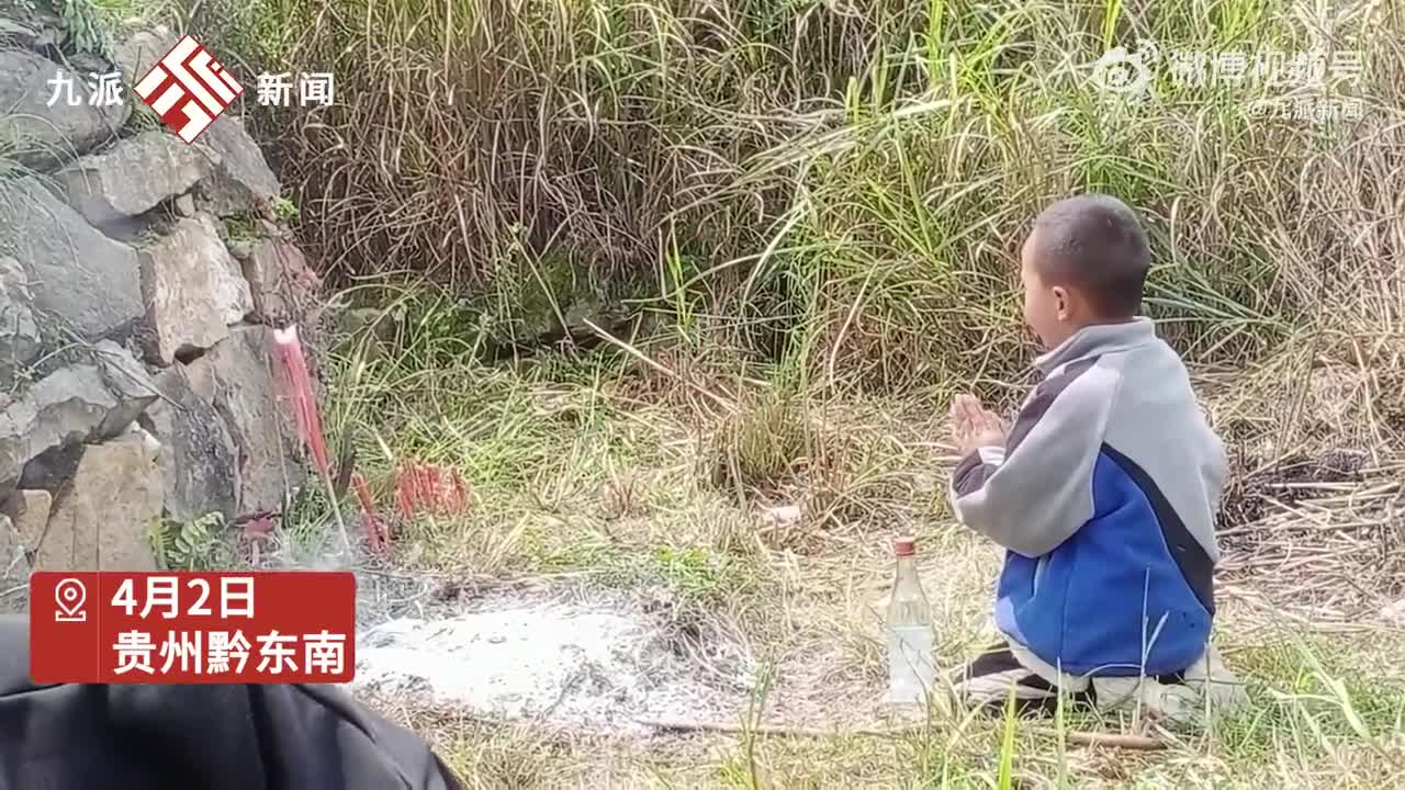 轻松一刻：你问我爱你有多深，清明时节雨纷纷！