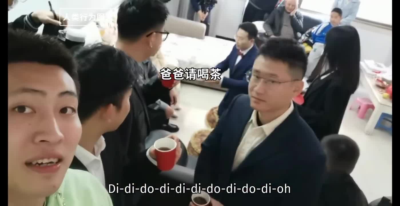 轻松一刻:国外节目花样多,观众看了很难说…… 轻松一刻:国外节目花样多,观众看了很难说……