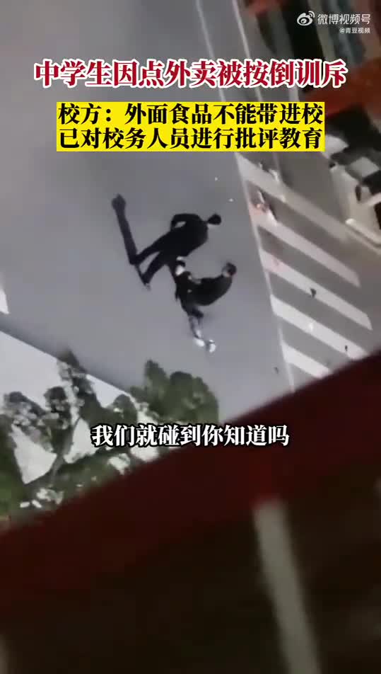 轻松一刻：你家小区保安，有几颗牙？