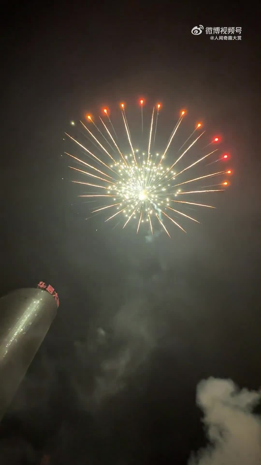 轻松一刻:24岁女孩看上了老光棍儿,大爷有福了! 轻松一刻:24岁女孩看上了老光棍儿,大爷有福了!