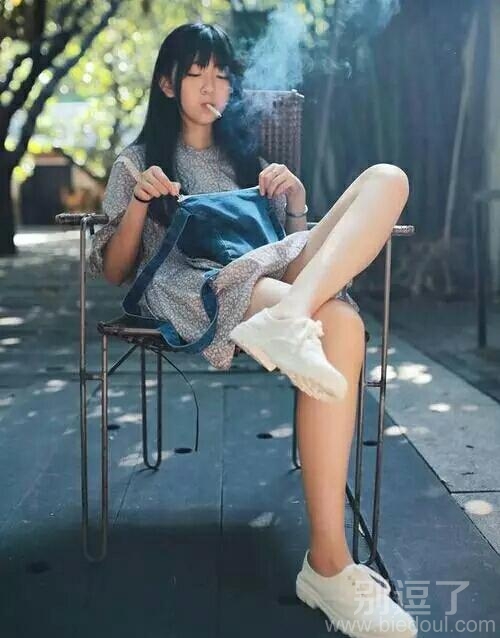 姐 ，抽的是忧愁