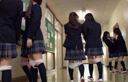 这是排队上厕所吧！