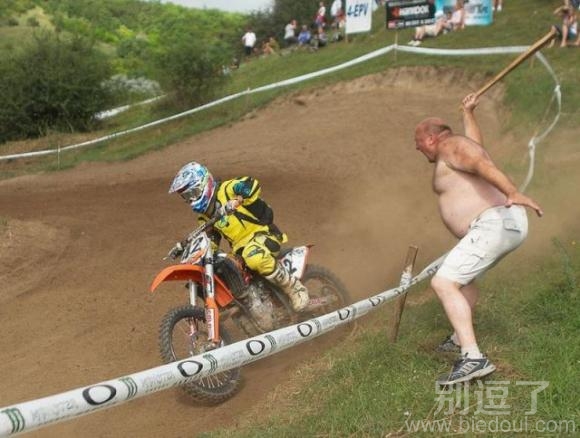 在赛摩托发生的大事件。 在赛摩托发生的大事件。