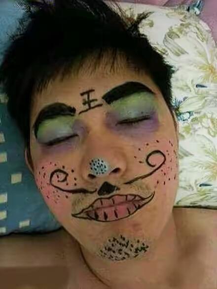 有个会化妆的女朋友就是好。