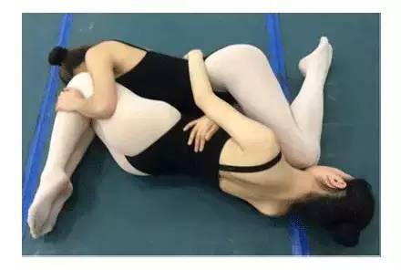 体操女生大尺度示爱宋仲基，老司机都脸红