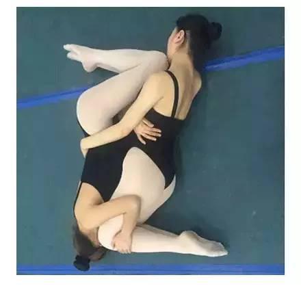 体操女生大尺度示爱宋仲基，老司机都脸红