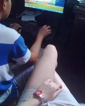 哥们，大胸妹子都抵不过你的游戏吗