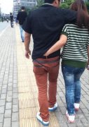 看看现在的小情侣。